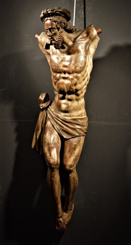 Christ Crucifié, sculpture de la Renaissance en bois de noyer, début du XVIe - Romano Ischia